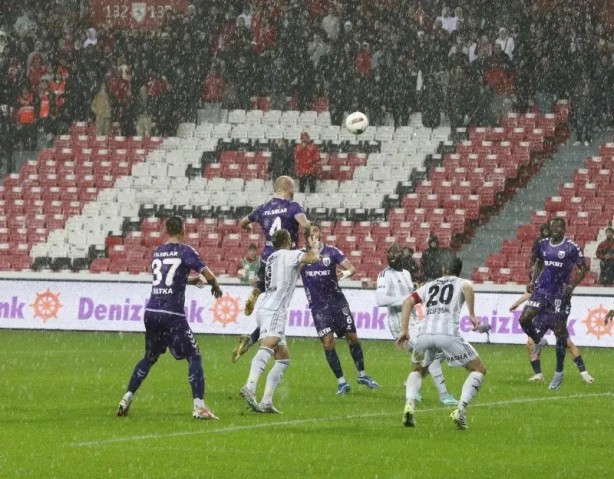 Foto - Samsunspor maçındaki penaltı kararı çok konuşuldu! Beşiktaş’ın kazandığı penaltı tartışıldı