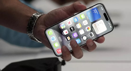 Foto - Samsun'un modeli İphone 15'i solladı!