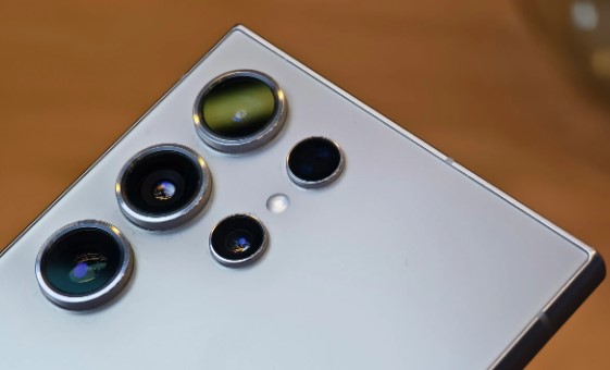 Foto - Samsun'un modeli İphone 15'i solladı!