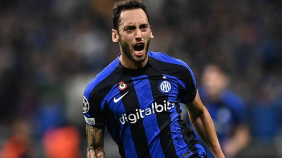 Foto - San Siro'da ortalık yine karıştı! Hakan Çalhanoğlu ile ilgili şok gelişme...