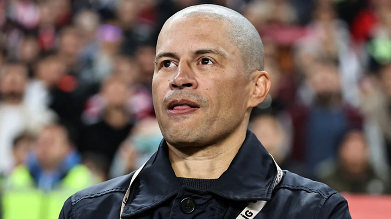 Foto - Sana yakışmadı be Alex! Burada ağzın kulaklarındaydı, kendi memleketinde açtın ağzını öyle mi?