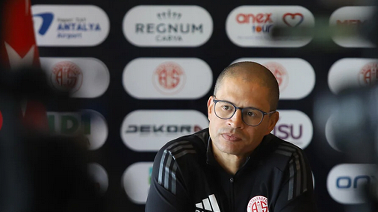 Foto - Sana yakışmadı be Alex! Burada ağzın kulaklarındaydı, kendi memleketinde açtın ağzını öyle mi?