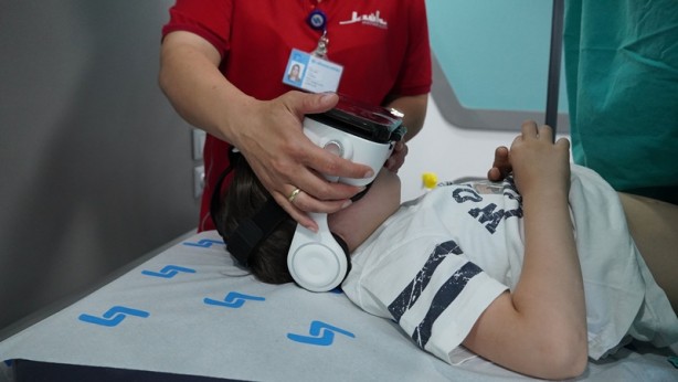 Foto - Sanal gerçeklik gözlüğüyle sünnet oldular