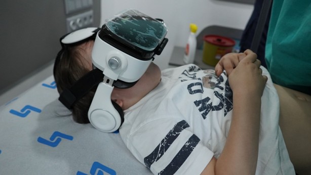 Foto - Sanal gerçeklik gözlüğüyle sünnet oldular