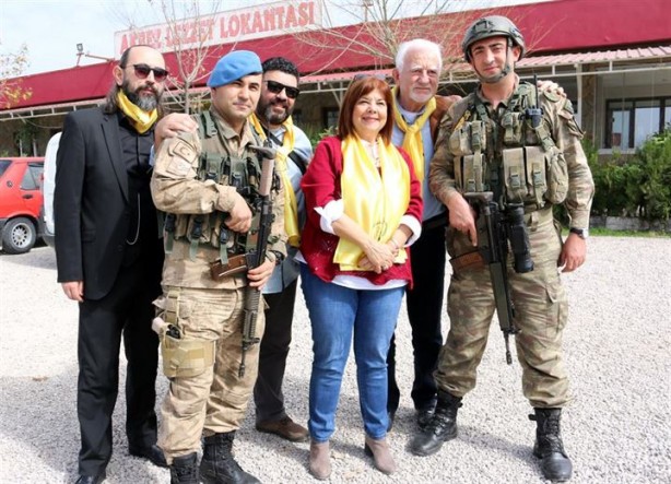 Foto - Sanatçılar Mehmetçik'e destek için sınırda