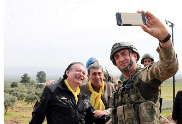 Foto - Sanatçılar Mehmetçik'e destek için sınırda