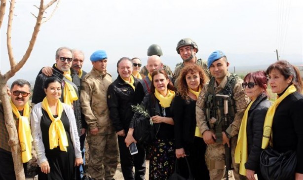 Foto - Sanatçılar Mehmetçik'e destek için sınırda