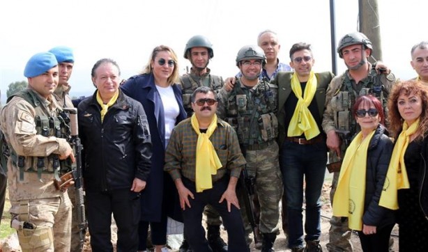 Foto - Sanatçılar Mehmetçik'e destek için sınırda
