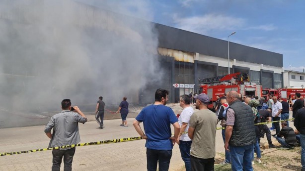 Foto - Sanayi bölgesinde korkutan yangın