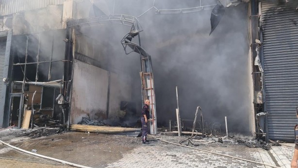 Foto - Sanayi bölgesinde korkutan yangın
