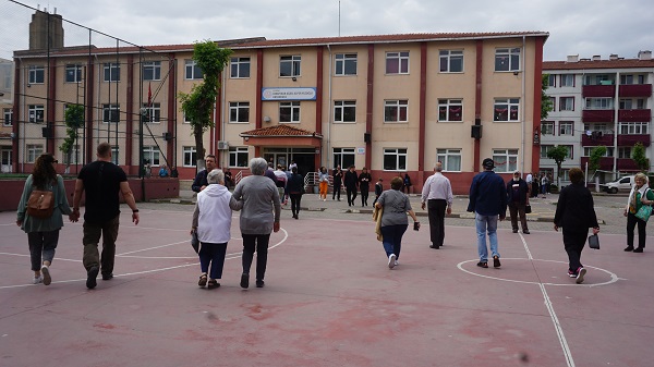 Foto - Sandığa giden en genç isim! Daha 25 günlük