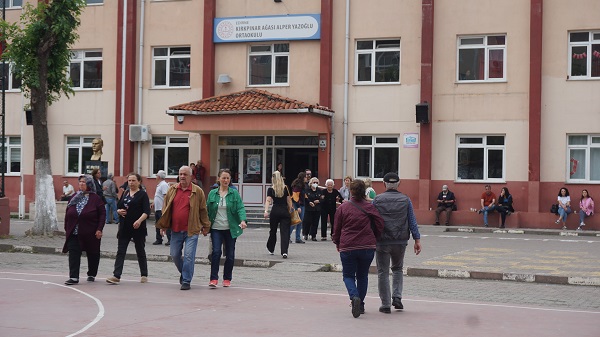 Foto - Sandığa giden en genç isim! Daha 25 günlük