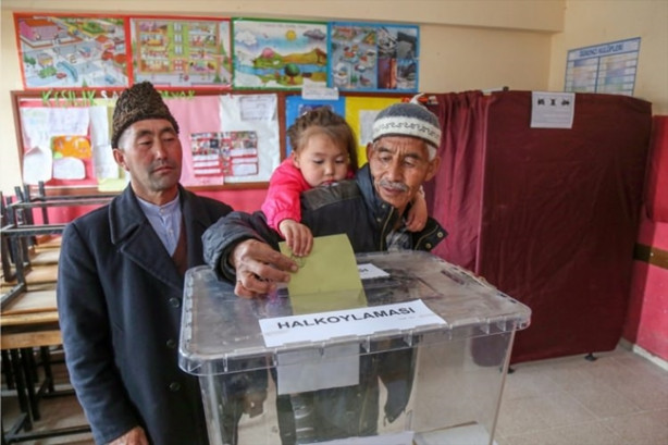 Foto - Sandık başında renkli görüntüler!