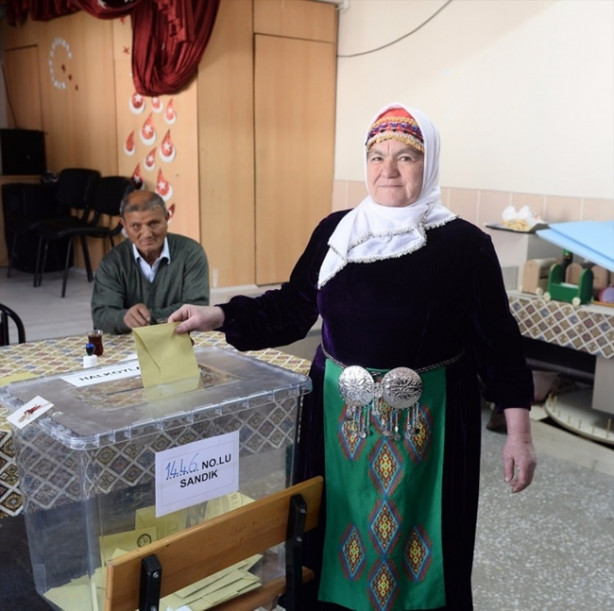 Foto - Sandık başında renkli görüntüler!