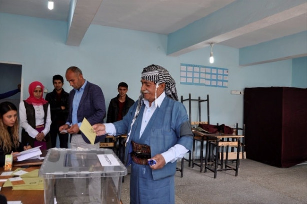 Foto - Sandık başında renkli görüntüler!