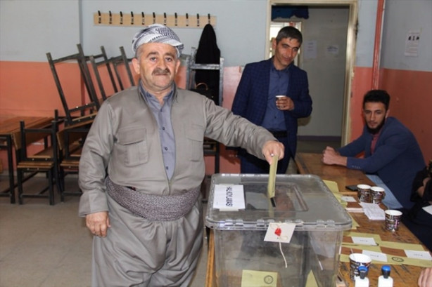 Foto - Sandık başında renkli görüntüler!