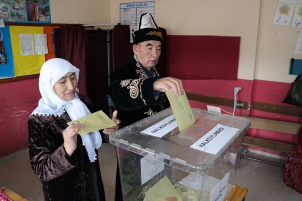 Foto - Sandık başında renkli görüntüler!