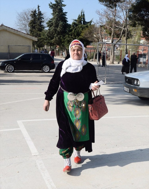Foto - Sandık başında renkli görüntüler!