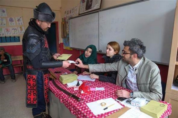 Foto - Sandık başında renkli görüntüler!
