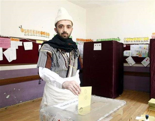 Foto - Sandık başında renkli görüntüler!