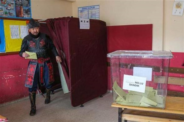 Foto - Sandık başında renkli görüntüler!