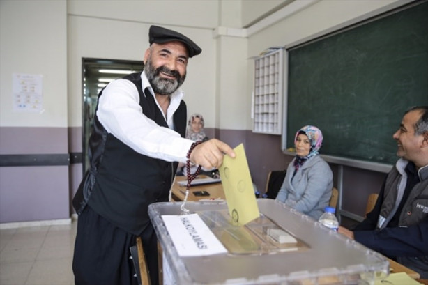 Foto - Sandık başında renkli görüntüler!