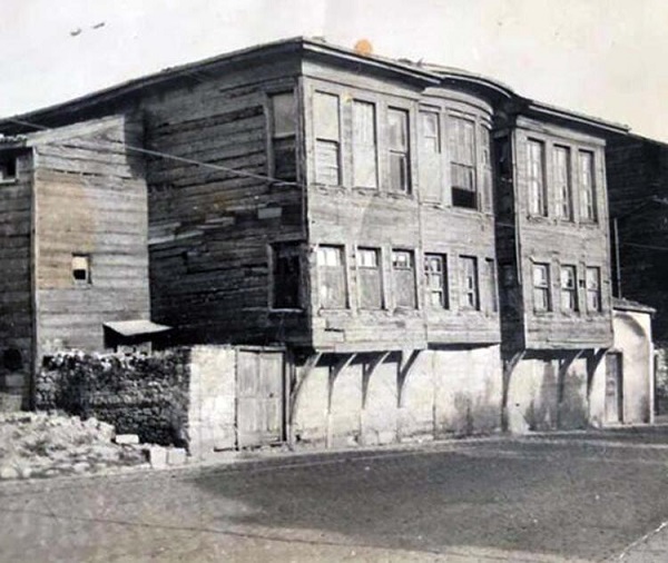 Foto - Sandıkta tesadüfen bulundu! Değeri tam 7,5 milyon dolar