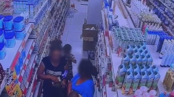 Foto - Saniyeler içinde mamayı böyle çaldı