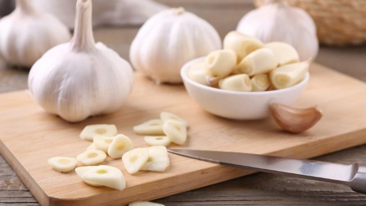 Foto - Saniyeler içinde sorun çözülecek! Sarımsakların kabuğunu soymanın kolay yolu