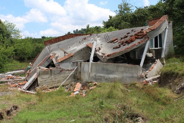 Foto - Sanki yürüyen mahalle! Deprem olmayan yerde ürküten görüntü