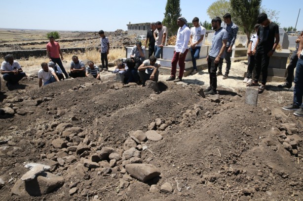 Foto - Şanlıurfa'da acı fotoğraf! 5 çocuk yan yana defnedildi