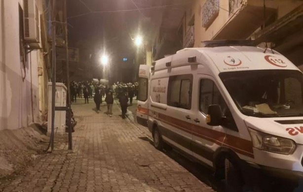 Foto - Şanlıurfa'da bina çöktü! Ekipler kurtarma çalışması yürütüyor