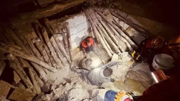 Foto - Şanlıurfa'da bina çöktü! Ekipler kurtarma çalışması yürütüyor