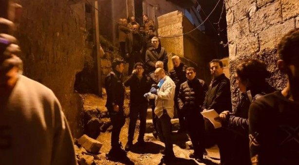 Foto - Şanlıurfa'da bina çöktü! Ekipler kurtarma çalışması yürütüyor