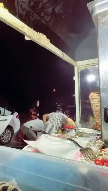 Şanlıurfa’da canlı yayında dönerciye silahlı saldırı