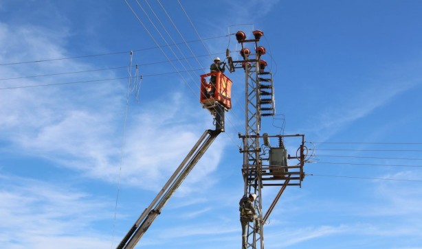 Foto - Şanlıurfa'da çok büyük skandal! Kaçak elektriği kesmeye giden ekipler hayatının şokunu yaşadı
