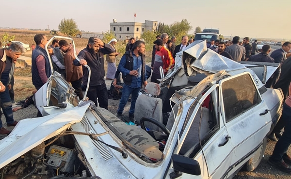 Şanlıurfa'da feci kaza! Araç hurdaya döndü