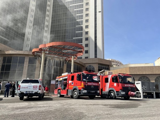 Foto - Şanlıurfa'da otel inşaatında çıkan yangında bekçi öldü