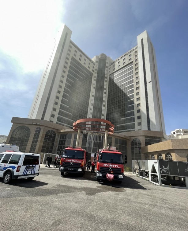 Foto - Şanlıurfa'da otel inşaatında çıkan yangında bekçi öldü