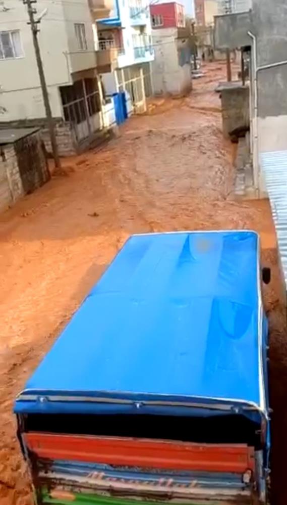 Foto - Şanlıurfa'da yağış sele neden oldu!