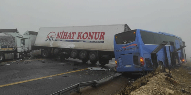 Şanlıurfa'da yolcu otobüsü ile 2 tır çarpıştı: Ölü ve yaralılar var