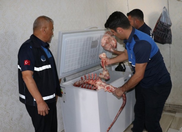 Foto - Şanlıurfa’da zabıta 1 ton 250 kilogram bozuk et ele geçirdi