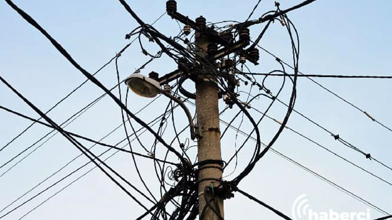 Foto - Şanlıurfa'daki arazlerden petrol yerine bakın ne fışkırıyor! Duyan 'Allah sizi bildiği gibi yapsın' diyor