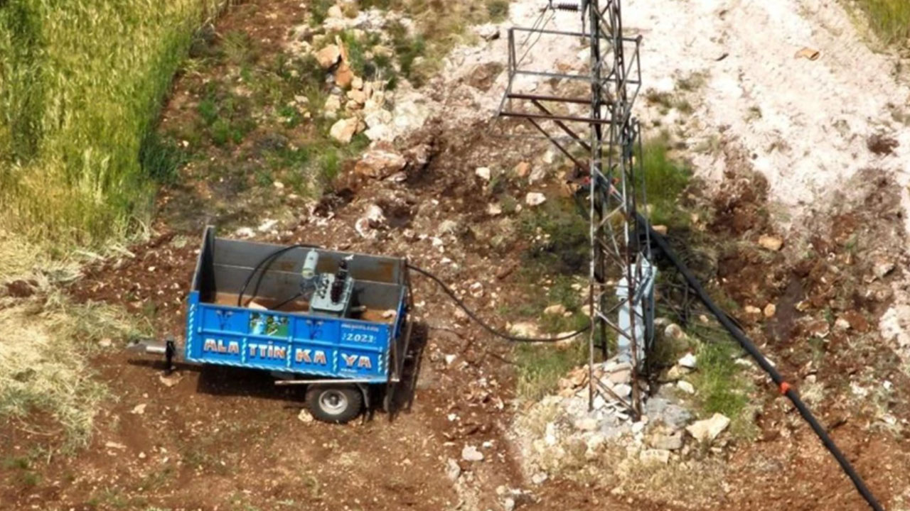 Foto - Şanlıurfa'daki arazlerden petrol yerine bakın ne fışkırıyor! Duyan 'Allah sizi bildiği gibi yapsın' diyor