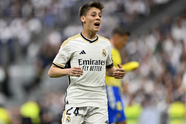 Foto - Santiago Bernabeu tribünleri Arda Güler'i ayakta alkışladı! Ancelotti'nin inadı boşunaymış...