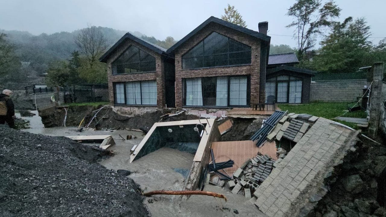 Foto - Sapanca’da selin bilançosu ağır! Köprüler yıkıldı, araçlar ve bungalovlar sulara kapıldı 