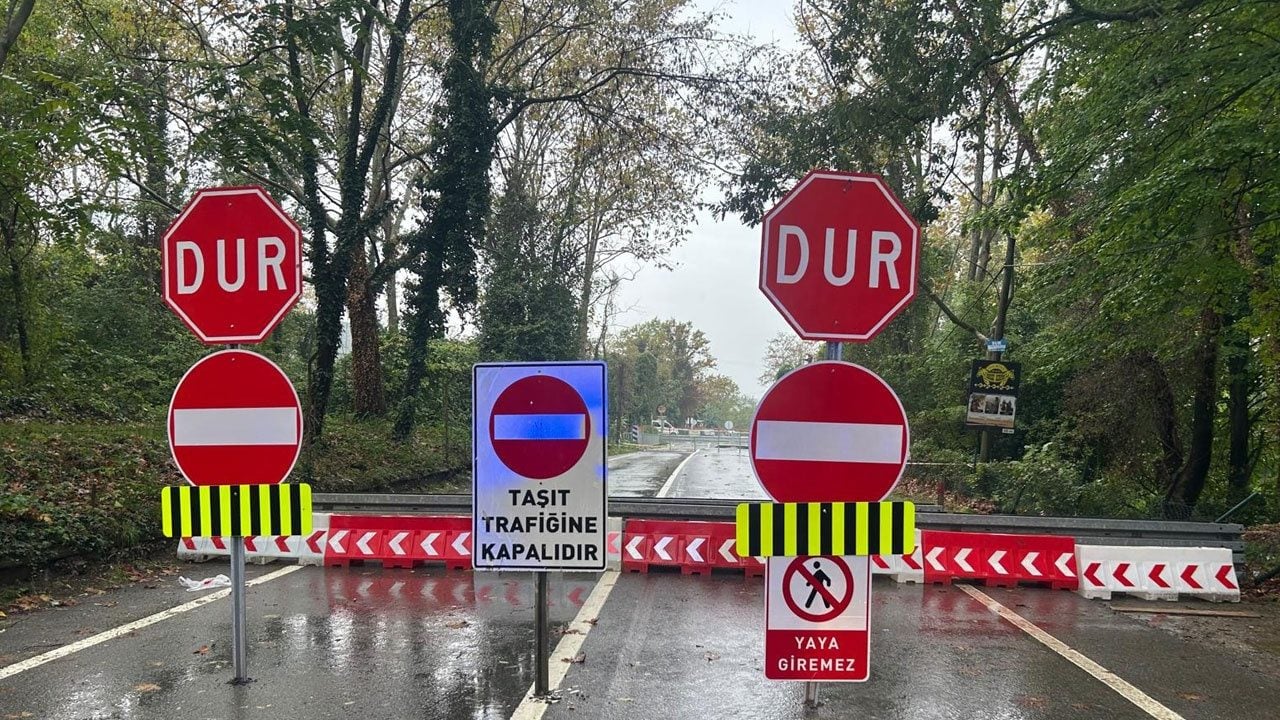 Foto - Sapanca’da selin bilançosu ağır! Köprüler yıkıldı, araçlar ve bungalovlar sulara kapıldı 