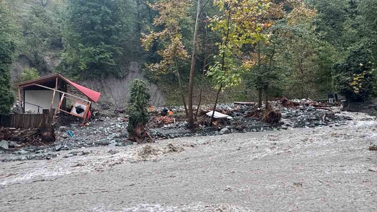 Foto - Sapanca’yı sel vurdu! Köprüler yıkıldı, bungalovlar hasar gördü