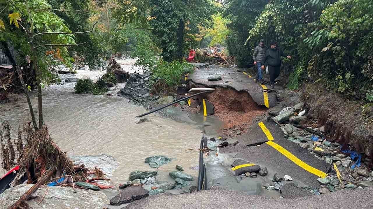 Foto - Sapanca’yı sel vurdu! Köprüler yıkıldı, bungalovlar hasar gördü