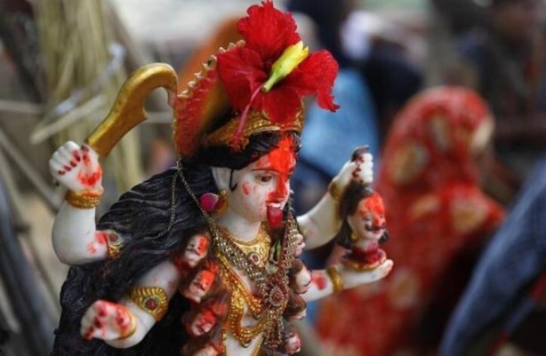 Foto - Korona Tanrıçası'na ibadet için başka bölgelerde de tapınaklar yapılmıştı. Benzer yapılar Tamil Nadu eyaletinin Coimbatore şehrinde ve Karnataka eyaletinin Madhuvanahalli köyünde de inşa edilmişti. edildi 